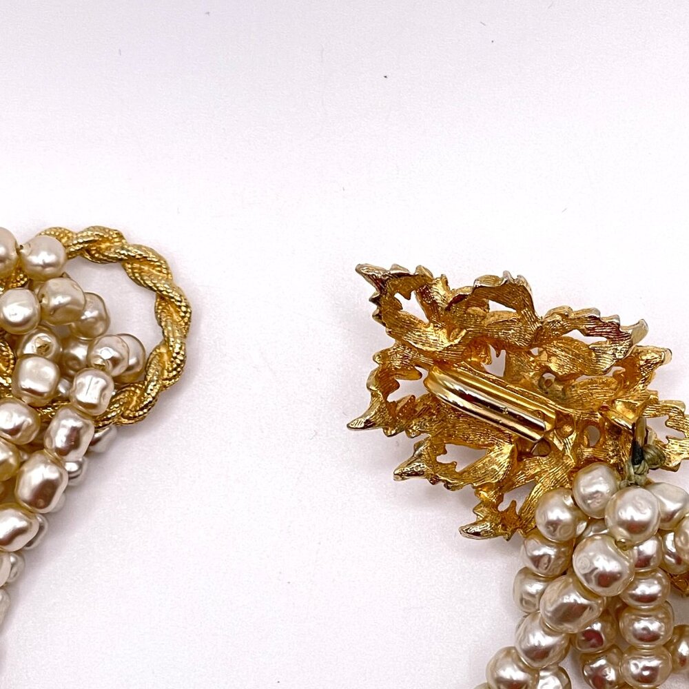 Vintage Freshwater Pearl Torsade Necklace Textured Decorative Gold Tone Clasp - Picture 9 of 14